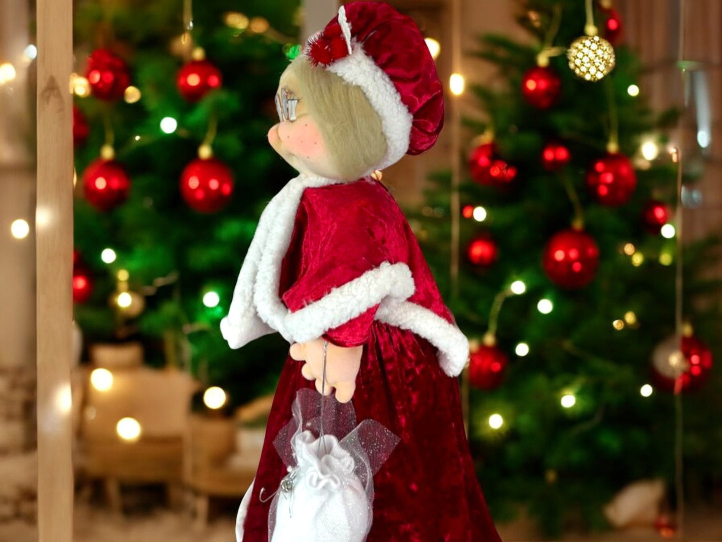 Santa & Mrs. Claus – Handcrafted Holiday Cheer