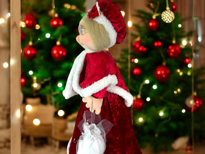 Santa & Mrs. Claus – Handcrafted Holiday Cheer